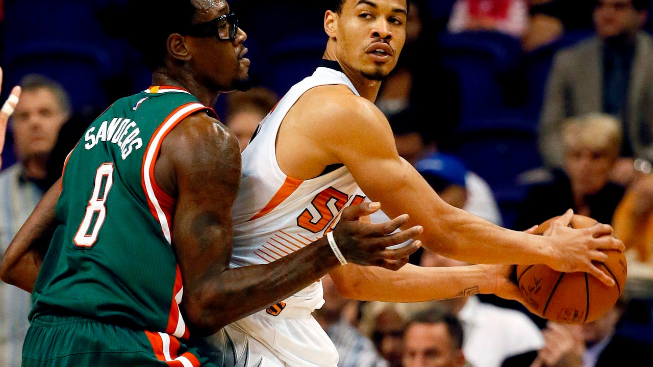 Another buzzer-beater sends Suns to 6th straight loss